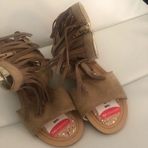 Girl’s sandals